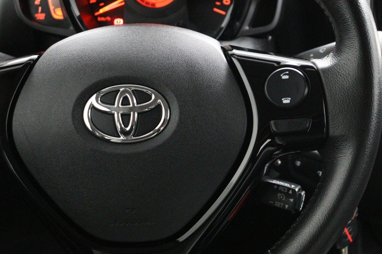 Toyota Aygo - 1.0 VVT-i x-play 19