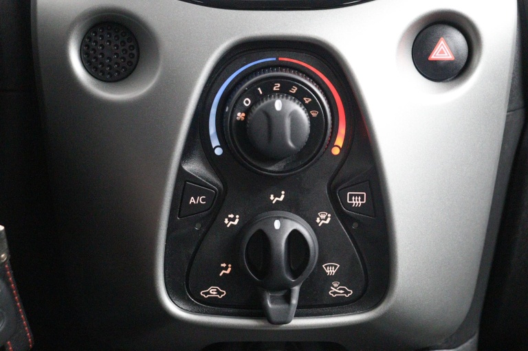 Toyota Aygo - 1.0 VVT-i x-play 7