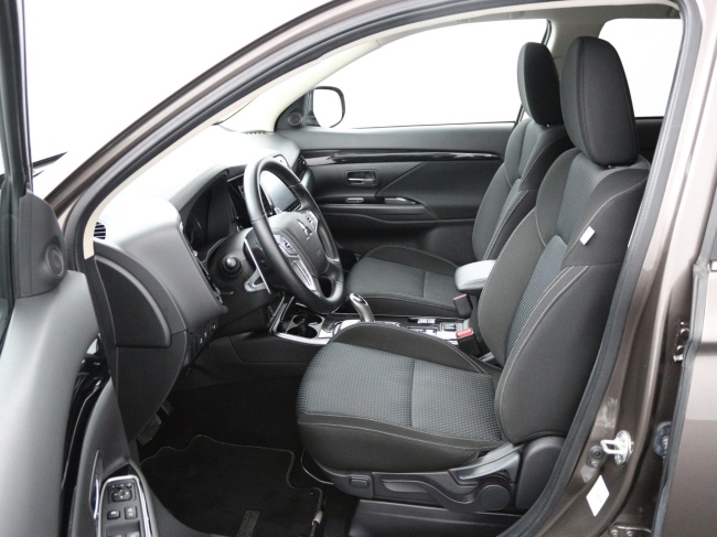 Mitsubishi Outlander - 2.4 PHEV Pure