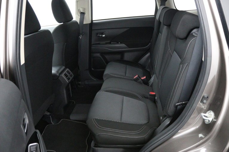 Mitsubishi Outlander - 2.4 PHEV Pure 15