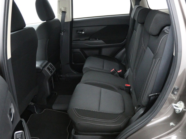 Mitsubishi Outlander - 2.4 PHEV Pure