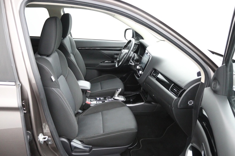 Mitsubishi Outlander - 2.4 PHEV Pure 18