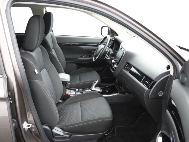 Mitsubishi Outlander - 2.4 PHEV Pure