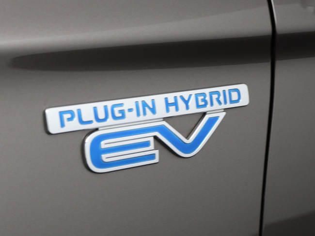 Mitsubishi Outlander - 2.4 PHEV Pure