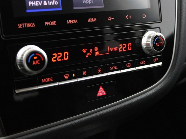 Mitsubishi Outlander - 2.4 PHEV Pure