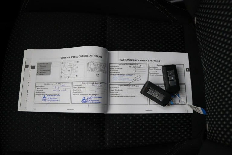 Mitsubishi Outlander - 2.4 PHEV Pure 9