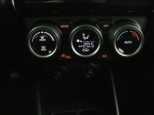 Suzuki Swift - 1.2 Style Smart Hybrid