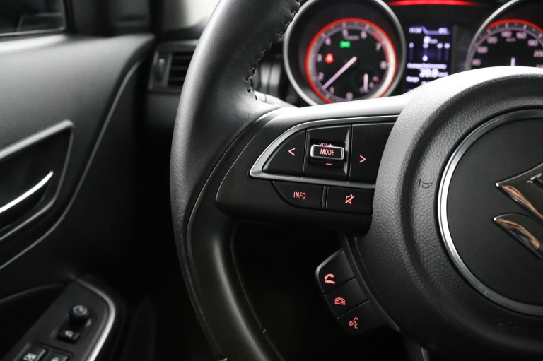 Suzuki Swift - 1.2 Style Smart Hybrid 18