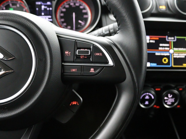 Suzuki Swift - 1.2 Style Smart Hybrid