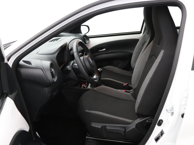 Toyota Aygo X - 1.0 VVT-i MT Play