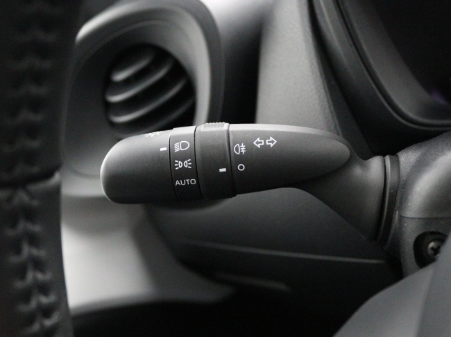 Toyota Aygo X - 1.0 VVT-i MT Play