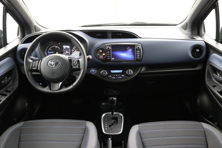 Toyota Yaris - 1.5 Hybrid BI-Tone 11