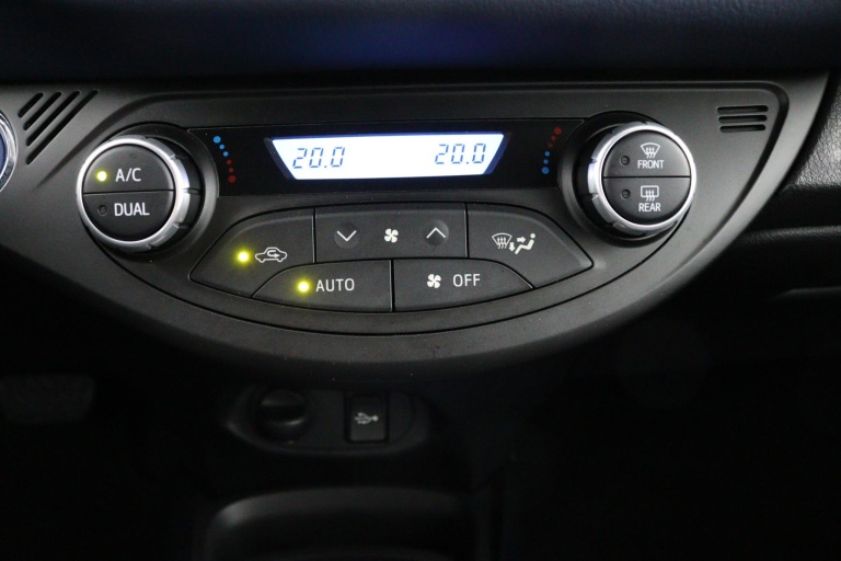 Toyota Yaris - 1.5 Hybrid BI-Tone 15