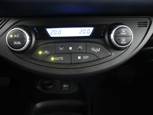 Toyota Yaris - 1.5 Hybrid BI-Tone