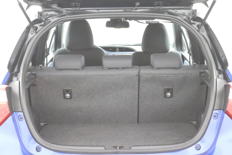 Toyota Yaris - 1.5 Hybrid BI-Tone 28