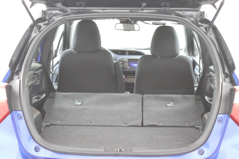 Toyota Yaris - 1.5 Hybrid BI-Tone 29