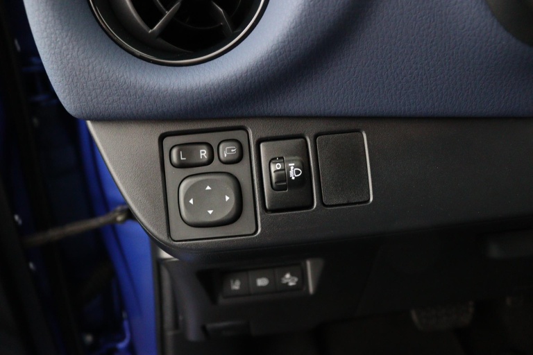 Toyota Yaris - 1.5 Hybrid BI-Tone 31