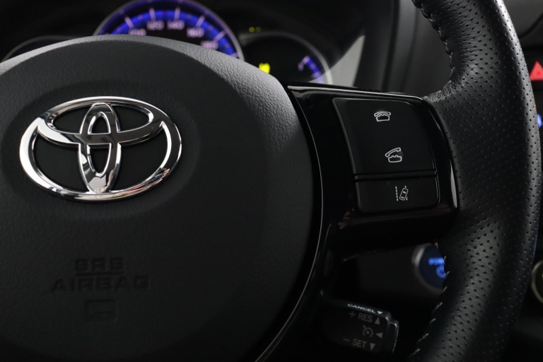 Toyota Yaris - 1.5 Hybrid Dynamic 19