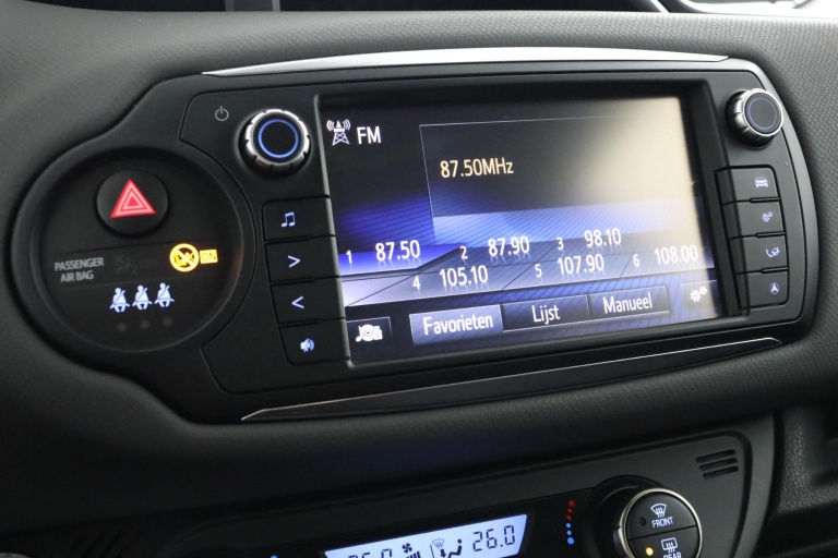 Toyota Yaris - 1.5 Hybrid Dynamic 8