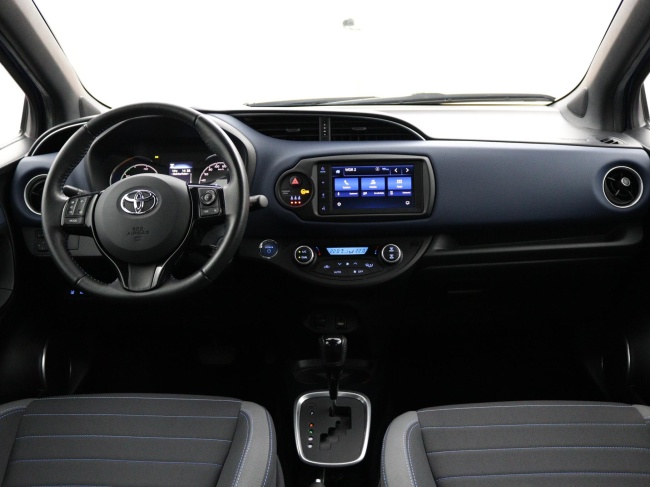 Toyota Yaris - 1.5 Hybrid Bi-Tone