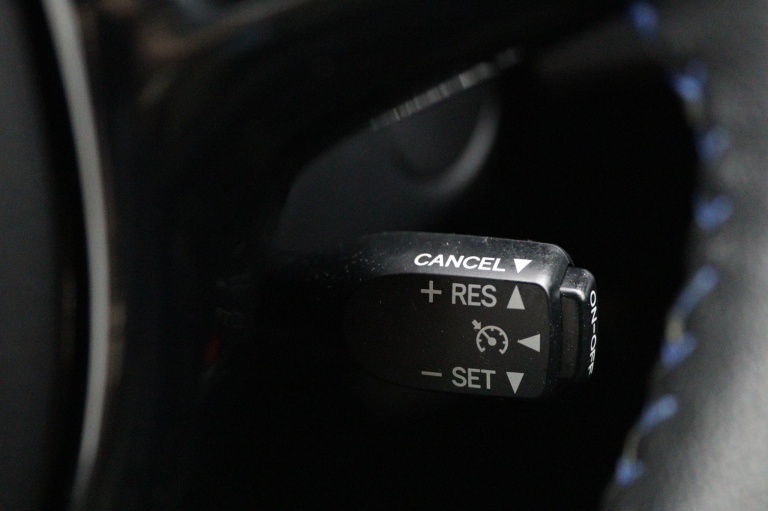 Toyota Yaris - 1.5 Hybrid Bi-Tone 23