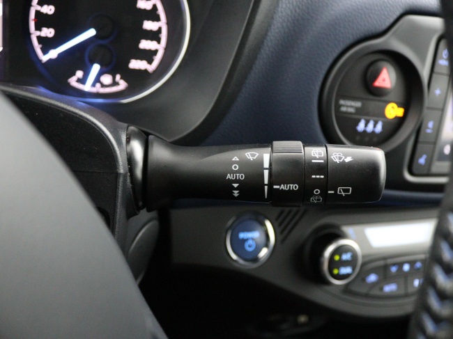 Toyota Yaris - 1.5 Hybrid Bi-Tone