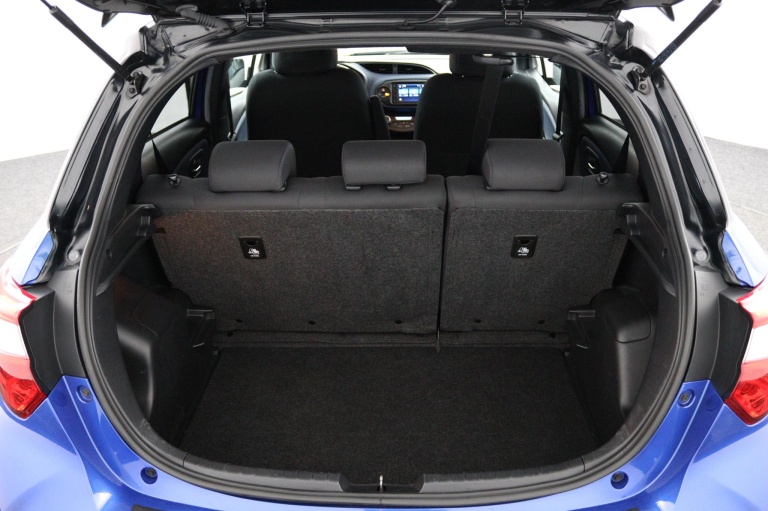 Toyota Yaris - 1.5 Hybrid Bi-Tone 31