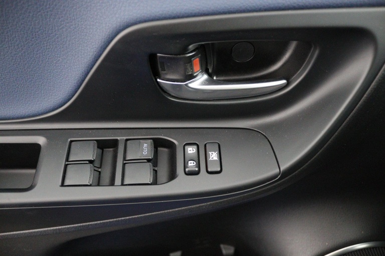 Toyota Yaris - 1.5 Hybrid Bi-Tone 34