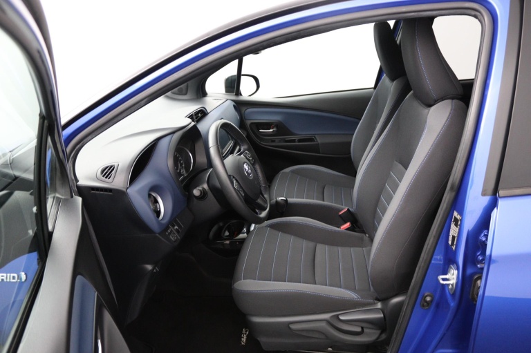 Toyota Yaris - 1.5 Hybrid Bi-Tone 9
