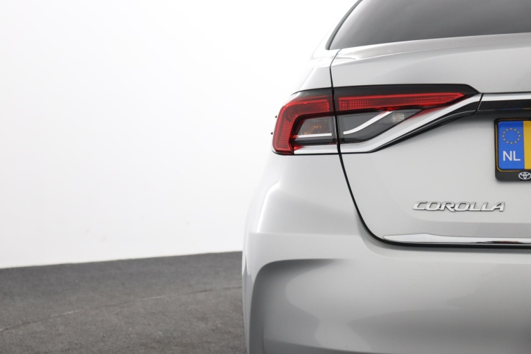 Toyota Corolla - 1.8 Hybrid Dynamic 34