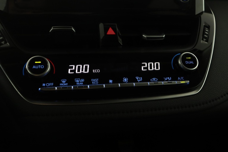 Toyota Corolla - 1.8 Hybrid Dynamic 7