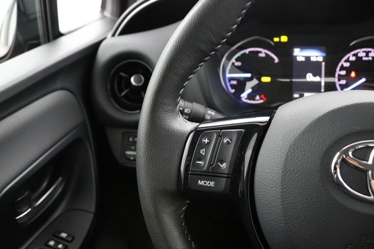 Toyota Yaris - 1.5 Hybrid Design Sport 17