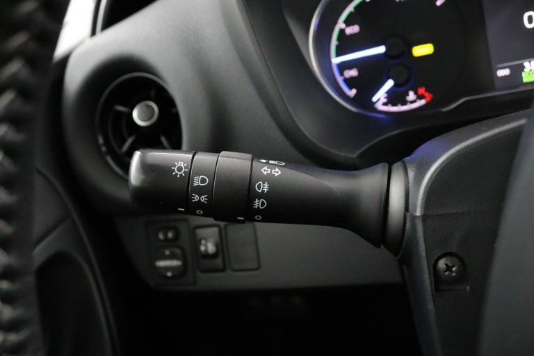 Toyota Yaris - 1.5 Hybrid Design Sport 19