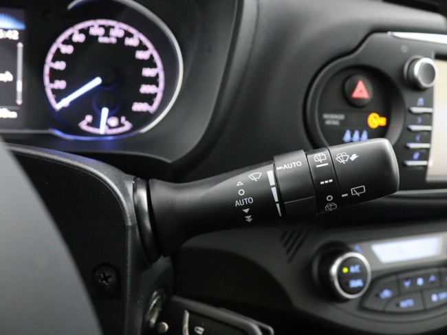 Toyota Yaris - 1.5 Hybrid Design Sport