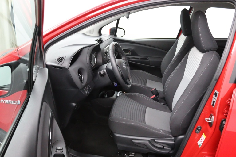 Toyota Yaris - 1.5 Hybrid Design Sport 9