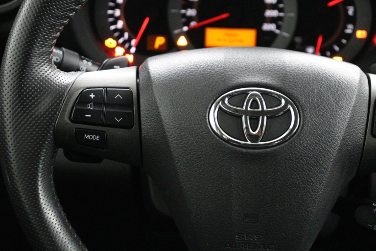 Toyota RAV4 - 2.0 VVTi Executive Business 17