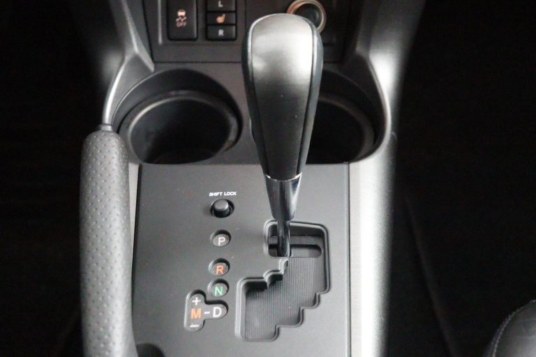 Toyota RAV4 - 2.0 VVTi Executive Business 24