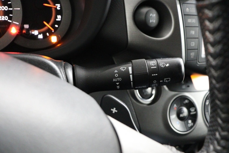 Toyota RAV4 - 2.0 VVTi Executive Business 29