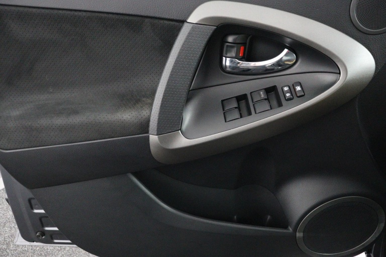 Toyota RAV4 - 2.0 VVTi Executive Business 42