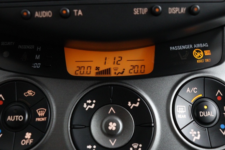 Toyota RAV4 - 2.0 VVTi Executive Business 54