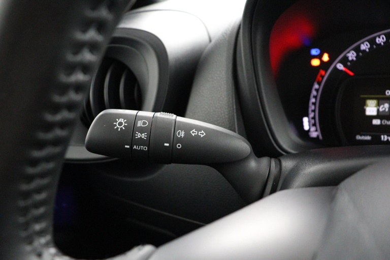 Toyota Aygo X - 1.0 VVT-i S-CVT Play 32