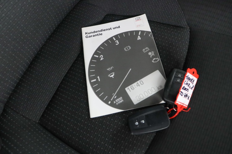 Toyota C-HR - 1.8 Hybrid Business Intro 11