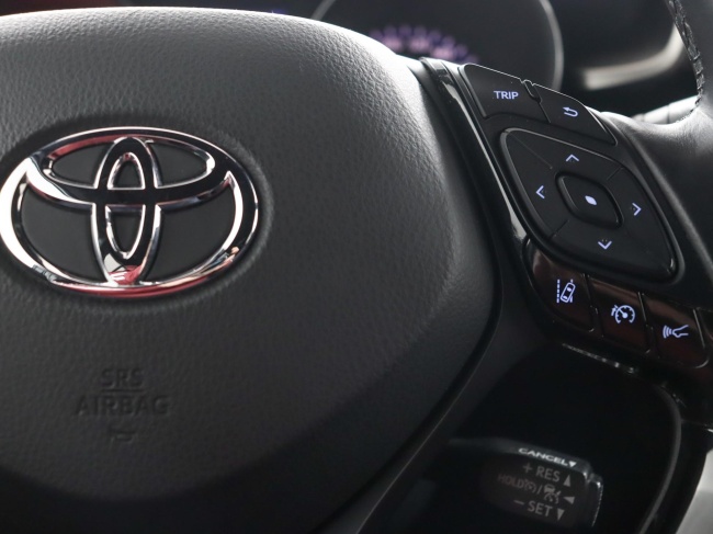 Toyota C-HR - 1.8 Hybrid Business Intro