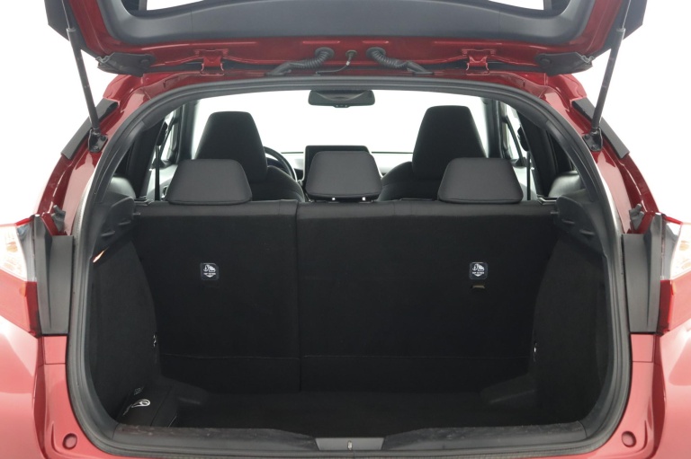 Toyota C-HR - 1.8 Hybrid Business Intro 24