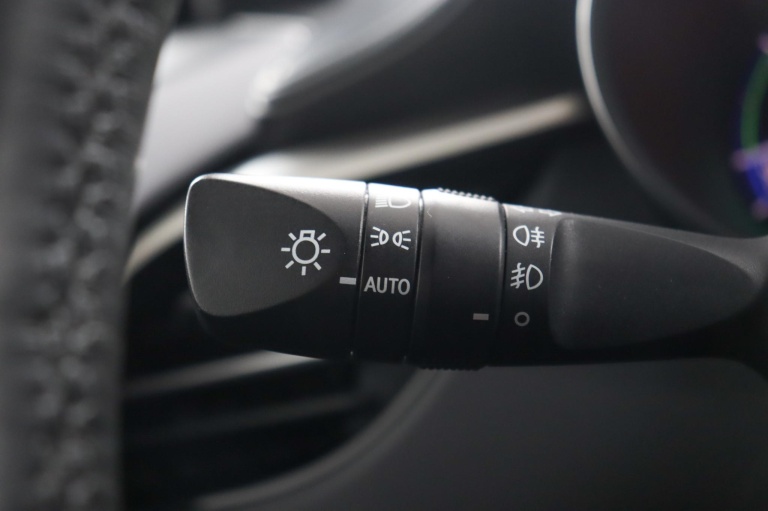 Toyota C-HR - 1.8 Hybrid Business Intro 32