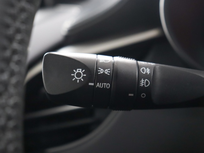 Toyota C-HR - 1.8 Hybrid Business Intro