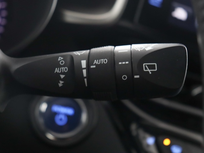 Toyota C-HR - 1.8 Hybrid Business Intro