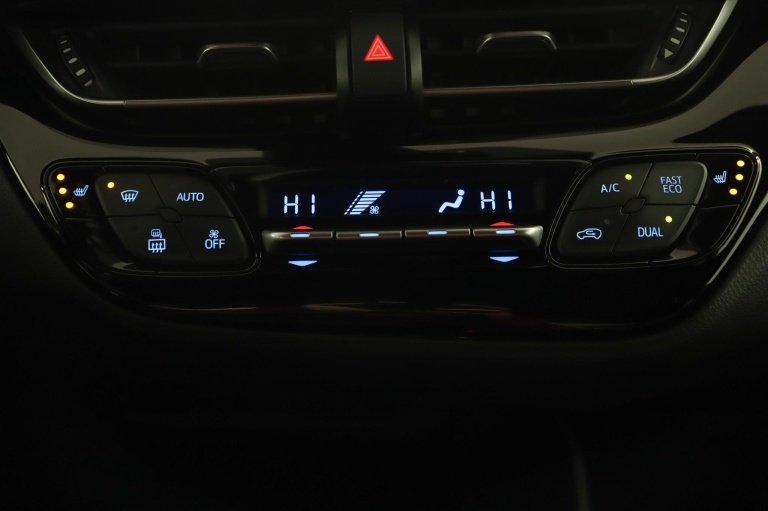 Toyota C-HR - 1.8 Hybrid Business Intro 7