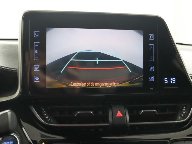 Toyota C-HR - 1.8 Hybrid Business Intro