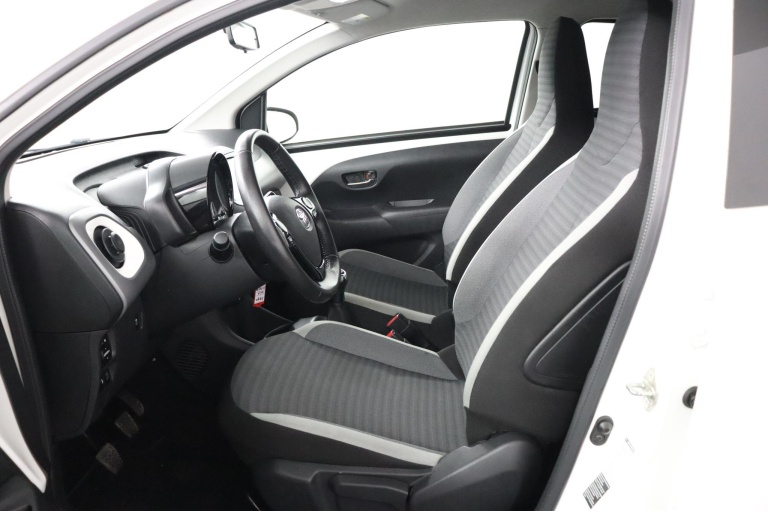 Toyota Aygo - 1.0 VVT-i x-joy 17